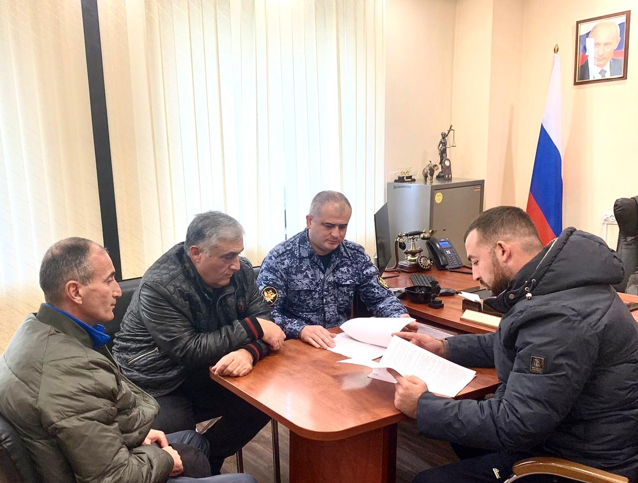 С целью стимулирования трудовой деятельности осужденных, врио начальника колонии-поселения №3 УФСИН России по РСО- Алания, Таймураз Дзусов, провел рабочую встречу с представителями ООО «Владстрой»