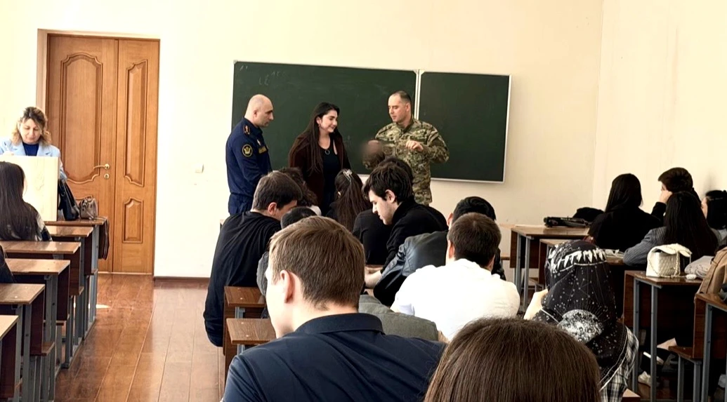 Сотрудники УФСИН России по Республике Северная Осетия – Алания Олег Гурдзибеев и Вадим Тбоев провели профориентационную беседу со студентами второго курса юридического факультета СОГУ