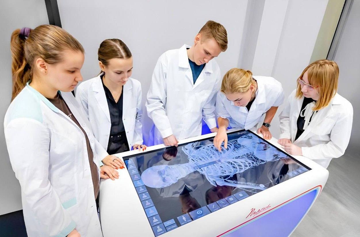 С 3 сентября стартует обновленный курс «Россия – мои горизонты»: школьники 6–11 классов будут изучать экономику своих регионов