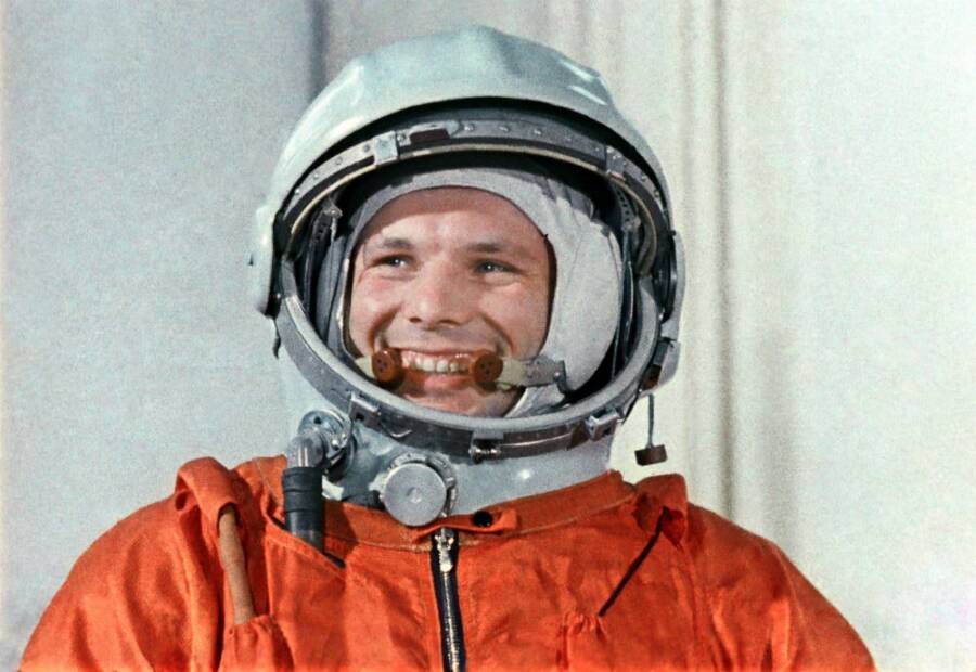 Юрий Гагарин - первый и неповторимый герой космической эры