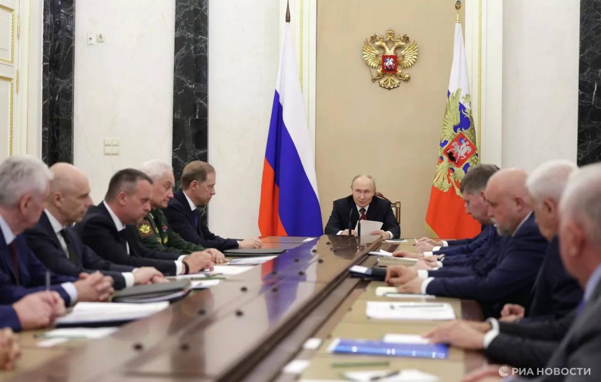 Владимир Путин обозначил меры по стабилизации топливного рынка и обеспечению регионов горючим